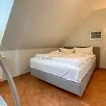 Wiesengeflüster Dachgeschosswohnung Mit Balkon Und Müritznähe 200 M Apartamento Röbel