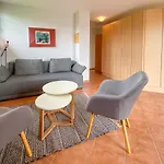Wiesengeflüster Dachgeschosswohnung Mit Balkon Und Müritznähe 200 M *