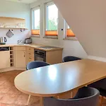 Apartamento Wiesengeflüster Dachgeschosswohnung Mit Balkon Und Müritznähe 200 M