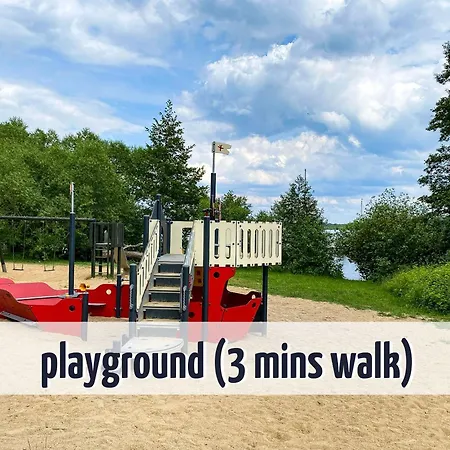 Wiesengefluester Dachgeschosswohnung Mit Balkon Und Mueritznaehe 200 M *