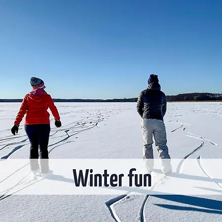 شقة Wiesengefluester Dachgeschosswohnung Mit Balkon Und Mueritznaehe 200 M
