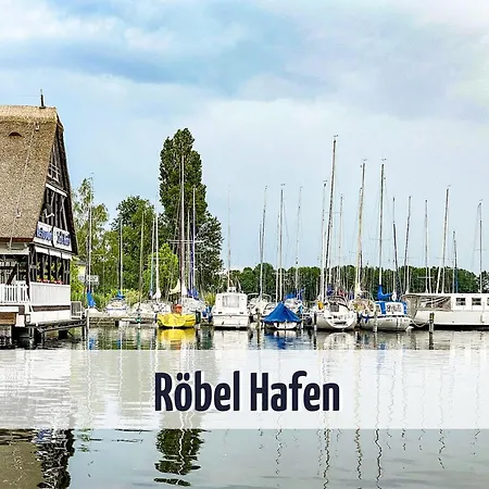 شقة Wiesengefluester Dachgeschosswohnung Mit Balkon Und Mueritznaehe 200 M Röbel