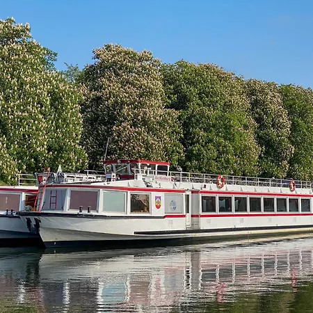 Wiesengefluester Dachgeschosswohnung Mit Balkon Und Mueritznaehe 200 M *