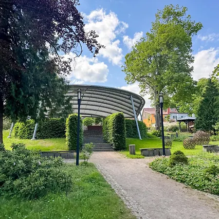 Wiesengefluester Dachgeschosswohnung Mit Balkon Und Mueritznaehe 200 M